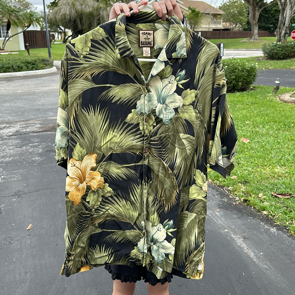 Tommy bahama silk Hawaiian shirt